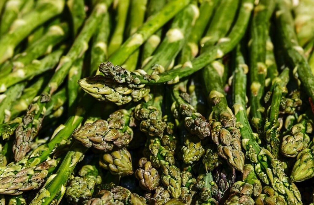 a bunch of green asparagus 