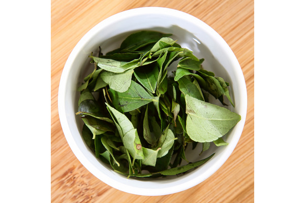 curry leaves for hair