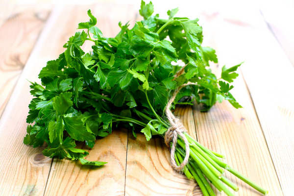 a bunch of parsley