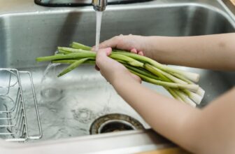 washing leeks in the sink